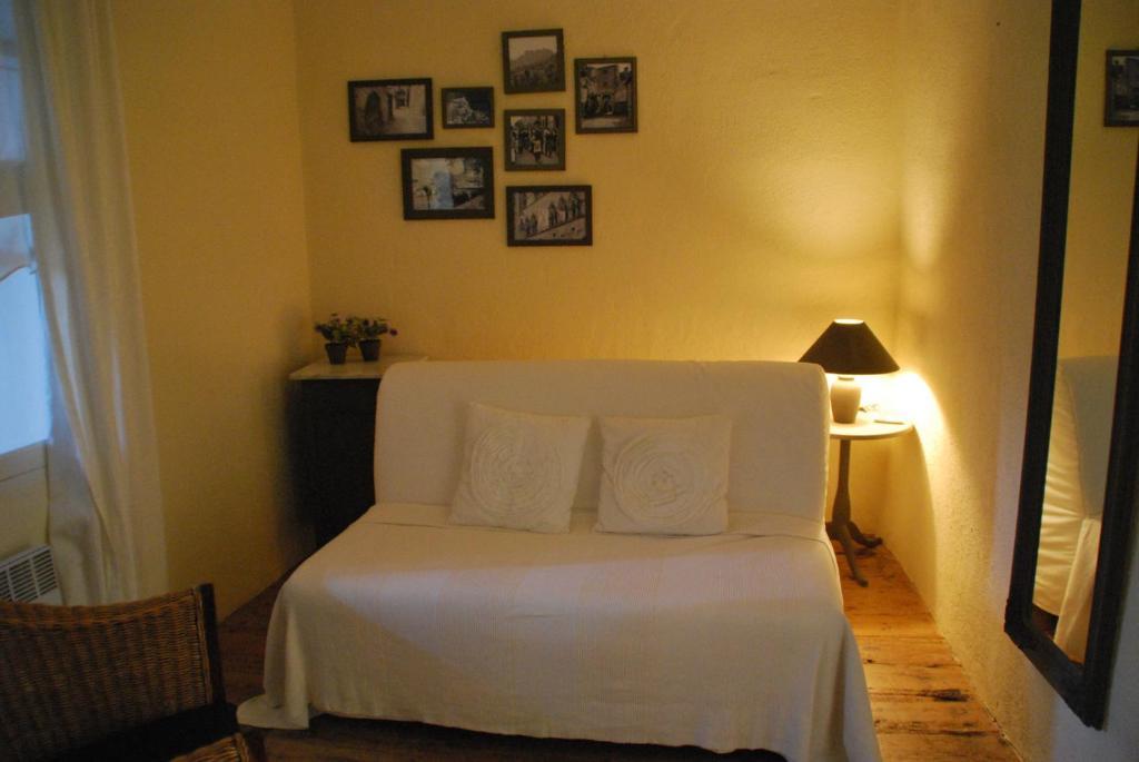 La Maison Au Puits Cordes-sur-Ciel Habitación foto