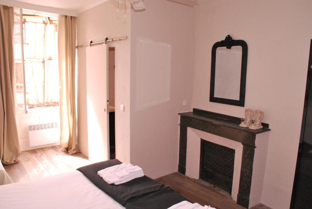 La Maison Au Puits Cordes-sur-Ciel Habitación foto