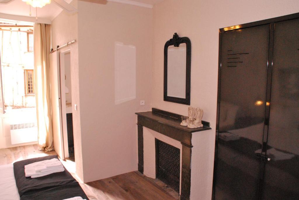 La Maison Au Puits Cordes-sur-Ciel Habitación foto